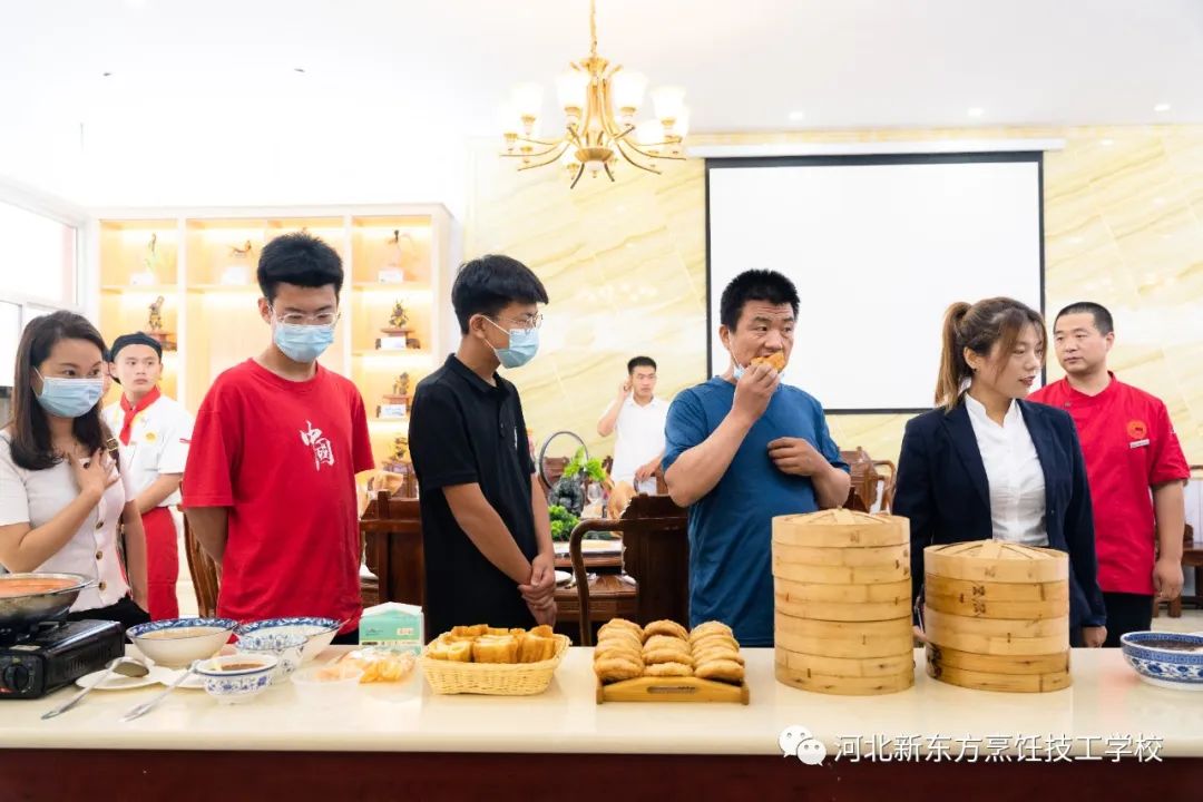 美食品鑒會火熱現(xiàn)場，各路美食繽紛集結(jié)，“味”你而來！